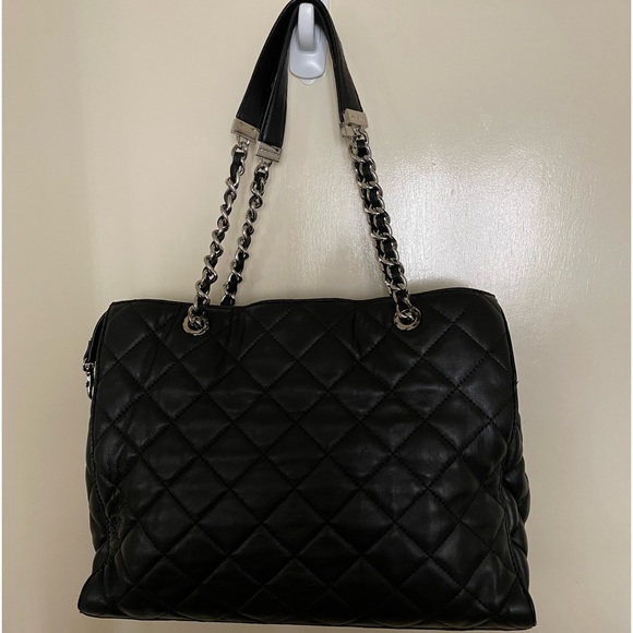 Michael Kors Black Quilted Leather
Savannah Tote Handbag - Picture 3 of 8